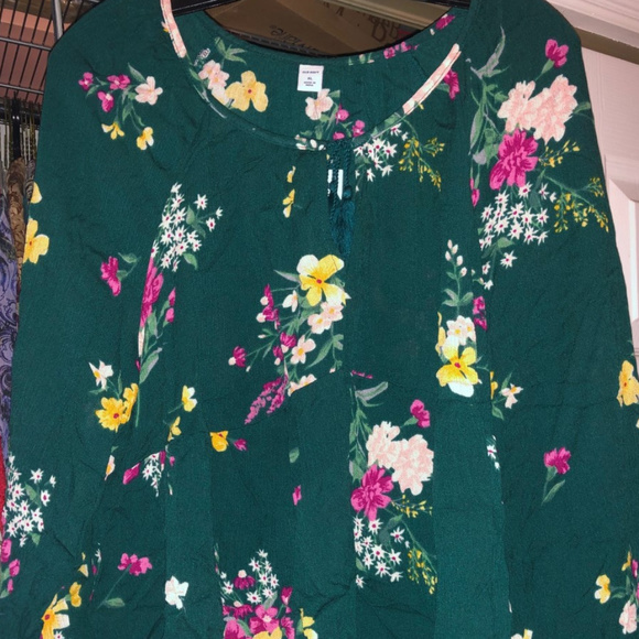 Old Navy Tops - Ladies Floral-Print Boho Swing Blouse Green Floral Old Navy Tops - Ladies Floral-Print Boho Swing Blouse Green Floral